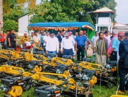 Grupu Agrikultór: Hand Tractor Ne’ebé Governu Fahe La Iha Forsa, Ministru : ‘Uza Lai Mak Ko’alia’